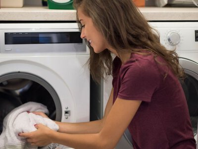 Ці речі потрібно прати лише у холодній воді: помилки, які псують улюблений одяг — PMG.ua