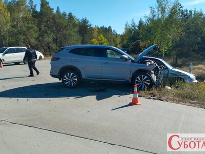 На трасі в Житомирській області сталася ДТП за участі двох автівок: постраждали жінка та 16-річна дівчина