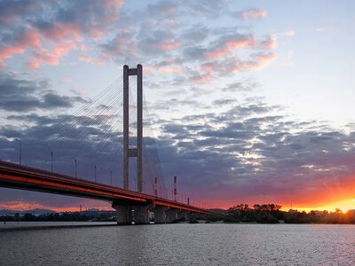 Фото, відео: кияни створили меми про перекритий після обстрілів рф міст у столиці
