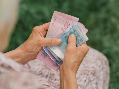Чи можуть зупинити виплату пенсій через дефіцит бюджету-2027: відповідь експертів
