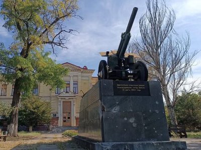 У Херсоні росіяни пошкодили краєзнавчий музей та гармату часів Другої світової війни