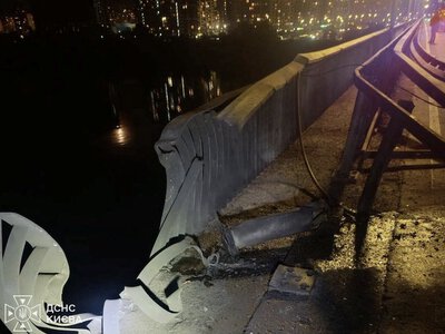 Ворог вчетверте влучив у Південний міст у Києві