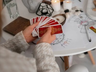 Гороскоп на 3 жовтня 2026 року за картами Таро для всіх знаків Зодіаку 