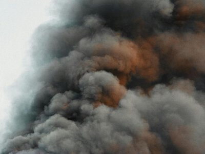 На Київщині горять склади після російської атаки
