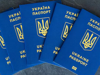 Чоловікам за кордоном видаватимуть паспорти після перевірки військового обліку