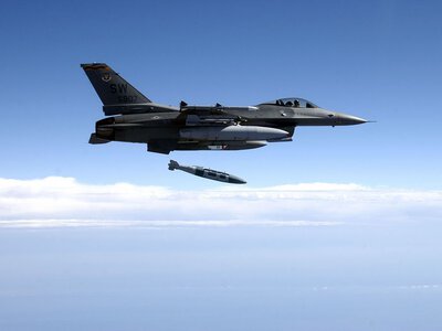 Майже половина українських F-16 застрягла на ремонті в Європі, – Зеленський