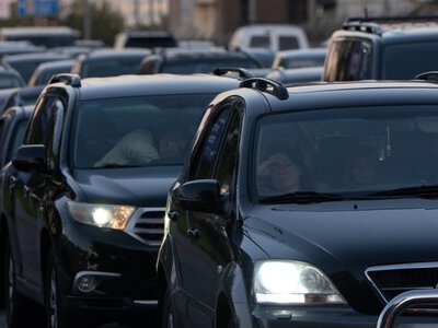 Кияни долають труднощі транспортного колапсу: пішохідні переходи через Дніпро в умовах обмеженого руху (фото, відео)