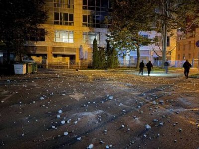 Центр Дніпра знову під ударом: уламки впали біля міськради, загорівся бізнес-центр