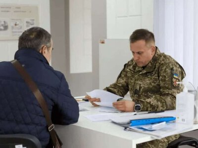 ТЦК мобілізував чоловіка, якого раніше виключили з обліку: суд скасував призов