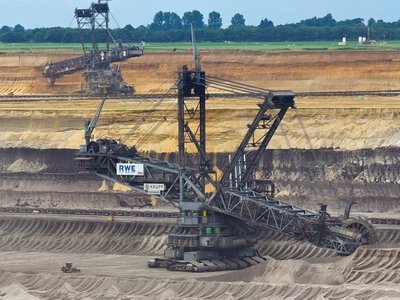 Американсько-український інвестиційний фонд відбудови вкладається у видобуток урану, берилію та цирконію – підписана угода
