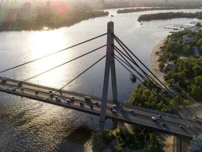 Росіяни влучили в Північний міст у Києві