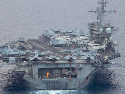США розширюють військову присутність на Близькому Сході - відправили авіаносець, десант та морську піхоту