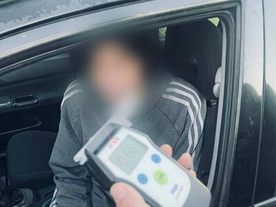 У Рівному патрульні зупинили п’яного водія без прав: у пасажира знайшли наркотики