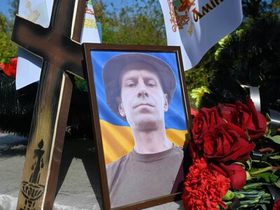 На Чигиринщині провели в останню путь захисника, який загинув на Дніпропетровщині