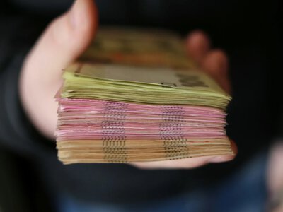 Середня зарплата на Рівненщині на 12-му місці по Україні: хто заробляє найбільше