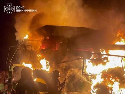 На Вінниччині рятувальники загасили низку пожеж: горіли поля, господарська споруда, лічильник та комбайн