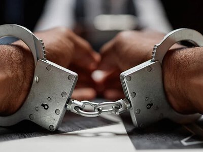 Забрав техніку та гроші з дому на очах господині: у Миколаєві затримали підозрюваного у пограбуванні