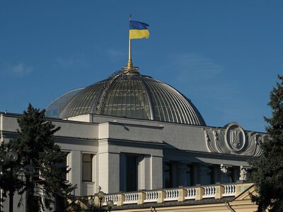 Ракета летить 5 хвилин: нардеп запропонував перенести голосування у підвал Ради
