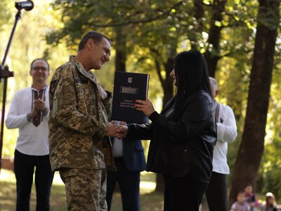 Гуцульська автентика та благодійний мільйон для ЗСУ: у Рахові пройшов «Осінній ярмарок в етно-стилі» (ФОТО)