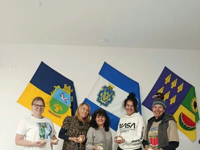 Херсонці виготовили козацькі обереги-ладанки для ЗСУ