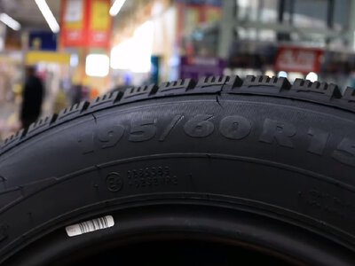 За зношені шини водіям загрожує штраф до 680 грн: який протектор дозволений