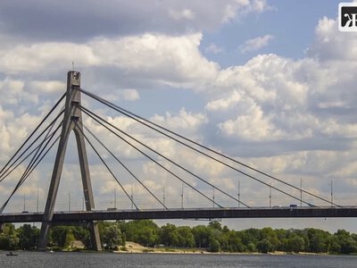 У Києві змінили правила руху транспорту мостами під час повітряної тривоги