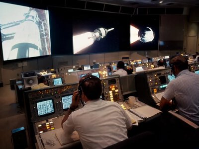 Помер директор польотів NASA Мілт Віндлер, який допоміг урятувати Аполлон-13