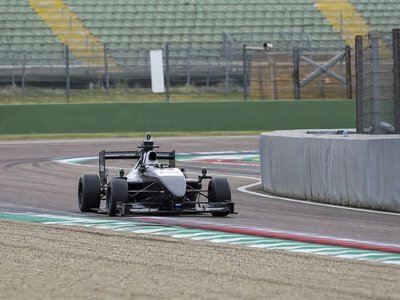На перегонах безпілотників в Імолі фінішували лише два з п’яти авто