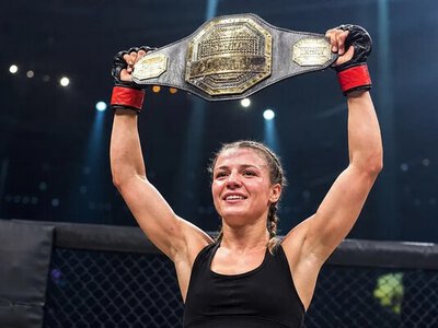 Наталія Сілва виграла вакантний титул UFC у найлегшій вазі — BBC Sport