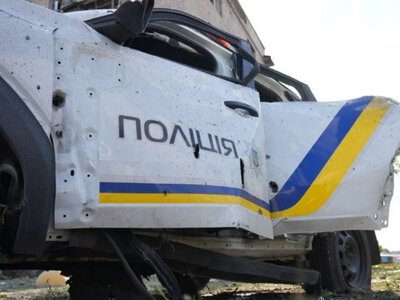  У Херсоні російський дрон вибухнув поруч із автомобілем патрульної поліції 