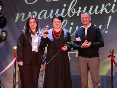 Червона доріжка для вчителів: на Рівненщині провели оригінальну церемонію для освітян