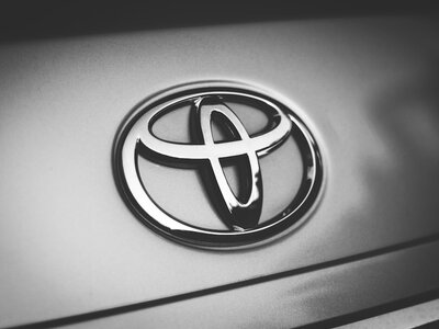 Власники Toyota Prius роками не хочуть міняти авто: 13,7% їздять на них понад 15 років