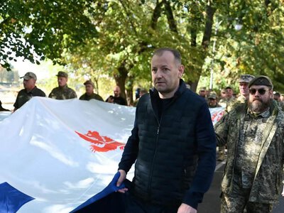 П’ятиметровий прапор 101-ї бригади пройшов центром Ужгорода: на Закарпатті вшанували воїнів територіальної оборони