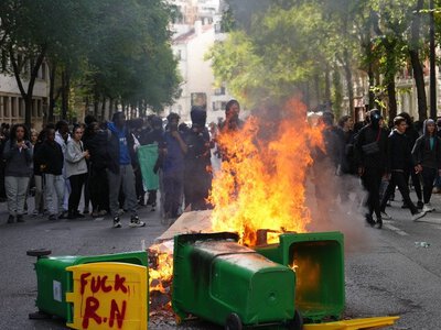 У Франції протести школярів переросли в масові сутички: поліція затримала понад 5 тисяч людей
