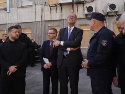 Мерц приїхав на місце влучання російського дрона по НАН у Києві