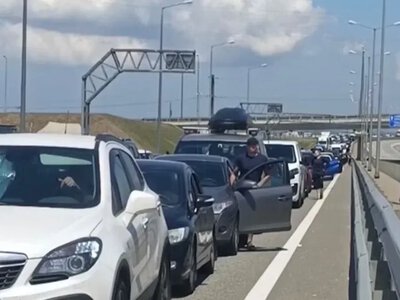 Черги з понад 600 авто утворились перед Керченським мостом