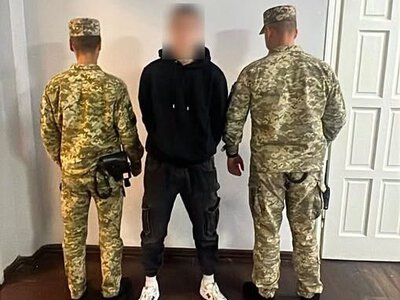 У «Мостиськах» виявили 18-річного чоловіка, який перебував у розшуку