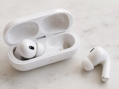 Що робити, якщо один навушник AirPods не відтворює звук