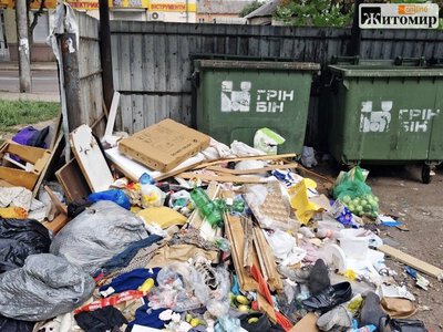 Сміття наше — відповідальність чия? За що платять житомиряни і хто має прибирати біля контейнерів
