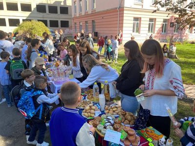 У ліцеї на Рівненщині зібрали понад 80 тис. грн для ЗСУ