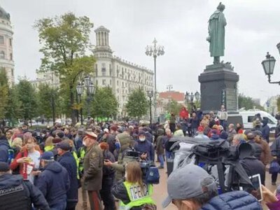 У Москві силовики затримали учасників мітингу після критичних до влади гасел