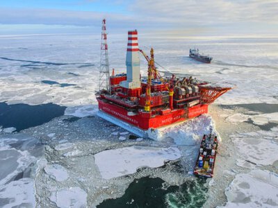 Нафта тримається біля $100 за барель: ЗМІ назвали головні причини