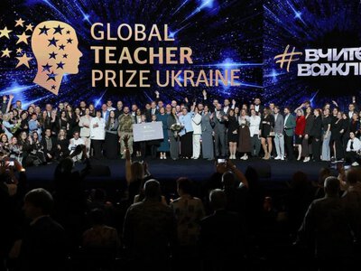 Найкращих педагогів України відзначили престижною премією: серед лауреатів - учитель із Кам’янського
