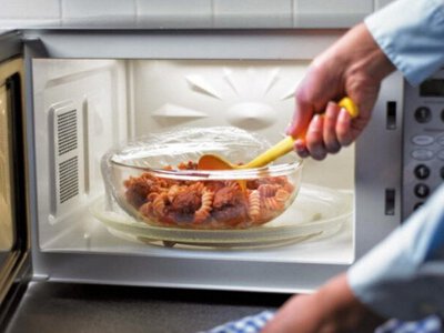 Ці продукти краще не класти в мікрохвильовку: ось чому