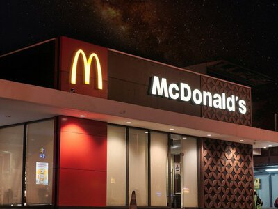 McDonald's таємно розгорнув ШІ, щоб визначати платоспроможність клієнтів і стягувати більше