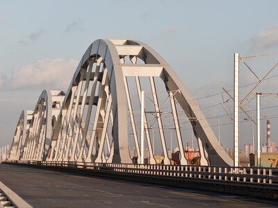 Експерт оцінює можливість порятунку транспортної ситуації в Києві за допомогою понтонних переправ після обстрілів мостів