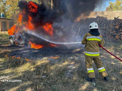 У Христинівці під час стоянки згорів легковик