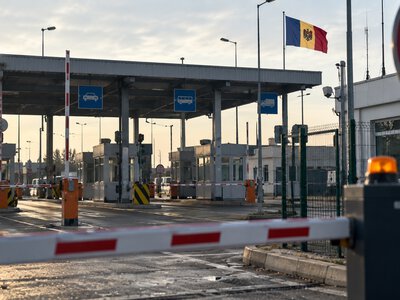 Пункт пропуску на кордоні з Молдовою тимчасово закрили після вибуху: що відомо