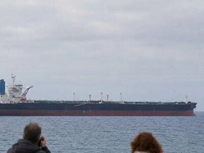 Невідомий снаряд уразив танкер Lipsi в Ормузькій протоці — Cyprus Mail