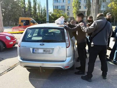 Дорогі іномарки везуть для ЗСУ, але на фронті їх не бачили